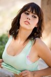 Vynessa Orchid slips off her yellow short shorts