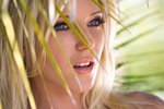 Niki Lee Young strips out of her bathing suit