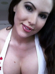 Katie Banks selfshots of her Canada Rocks bikini!