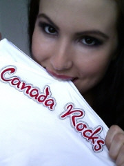 Katie Banks selfshots of her Canada Rocks bikini!