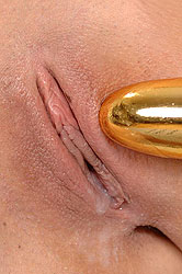 Lucy Lux washes & masturbates
