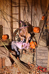 Mira Sunset a "vampire witch"