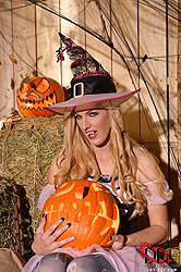 Mira Sunset a "vampire witch"