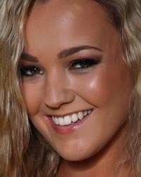 Jodie Gasson: Cute Pink Bra & Panties
