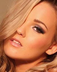 Jodie Gasson: Sexy In Pink Lingerie
