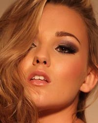Jodie Gasson: Sexy In Pink Lingerie
