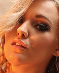 Jodie Gasson: Bursting Out of My Bra
