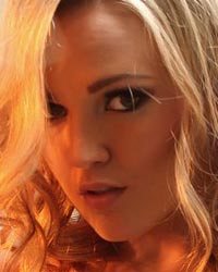 Jodie Gasson: Bursting Out of My Bra
