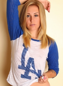 Alluring Vixens: Perfect Alluring Vixen blonde Ashley Vallone shows off her round little ass in tight jean shorts