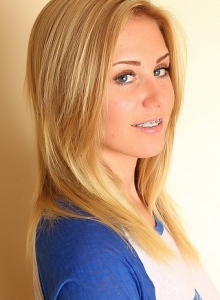 Alluring Vixens: Perfect Alluring Vixen blonde Ashley Vallone shows off her round little ass in tight jean shorts