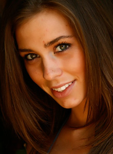 Alluring Vixens: Cute teenage vixen Leah teases in a tiny bikini