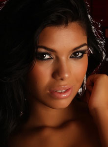 Alluring Vixens: Busty Alluring Vixen Suelyn shows off in yellow lace bra and panties