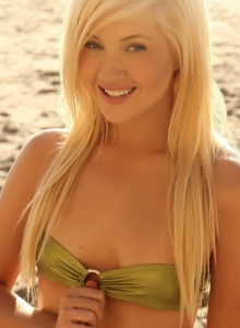 I Luv Ashlie: Blonde beach babe Ashlie is at the beach in a skimpy strapless shinny bikini