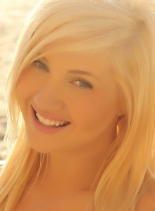 I Luv Ashlie: Blonde beach babe Ashlie is at the beach in a skimpy strapless shinny bikini