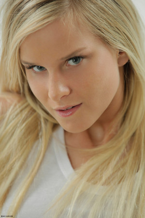 Mary : White Hot