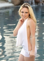 Lily Xo Wet and White