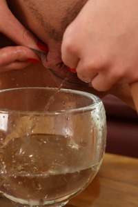 Teressa Bizarre toys her piss soaked pussy hard