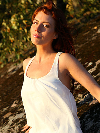 Renata likes to show off her sexy natural forms in outdoor
