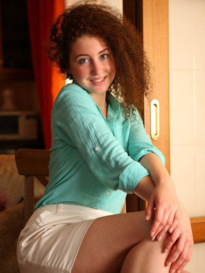 Hot and beautiful Daisy in blue top provides exciting and seductive poses