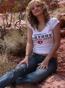 SpunkyAngels: Marylin shows off her tight perfect ass when she drops her jeans out in public