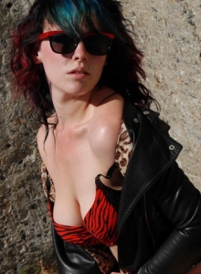 SpunkyAngels: Horny tease Sabrina shows off her round ass outdoors as she pulls down her pants in the warm sun