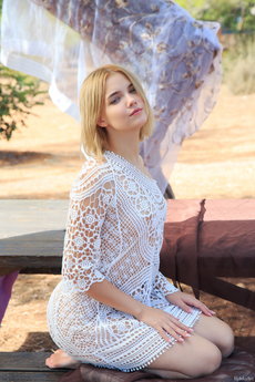 PICNIC SURPRISE with Chanel Fenn - Rylsky-Art