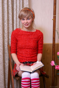 CINDY - BLONDIE SCHOOL GIRL with Cindy B - Stunning 18