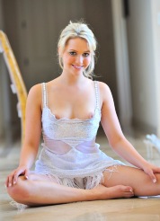 Jessica - Beautiful contortionist