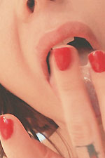 Ivy Snow gets horny and wet on her webcam
