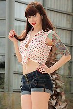 Ivy Snow wears denim shorts and a high red heels as she strips down to masturbate 