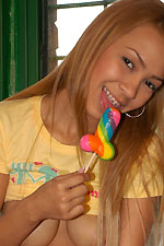 Tania Spice plays with her vibrator and anal beads
