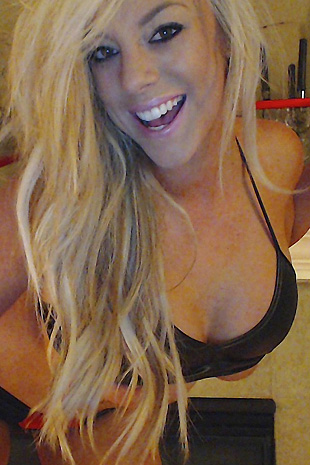 xoGisele wants you to be her valentine while she wears a leather bikini and wets her body with baby oil