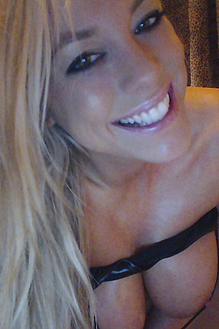 xoGisele wants you to be her valentine while she wears a leather bikini and wets her body with baby oil