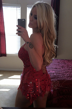 xoGisele shares some of her personal candids while at photo shoots and out in her daily life