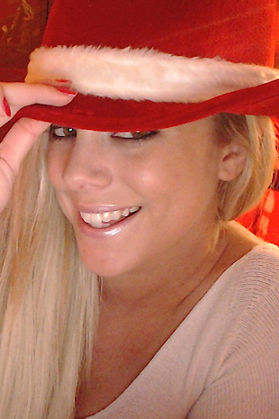 xoGisele wishes you happy holidays while she is checks the naughty list twice and gets down with her dildo