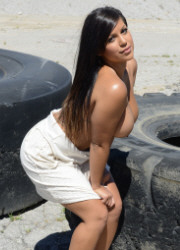 Briana Lee Extreme Under The Arch