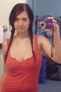Chubby Girls: Chrissy takes pictures of her curvy self