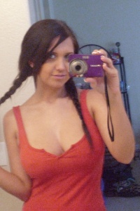 Chubby Girls: Chrissy takes pictures of her curvy self