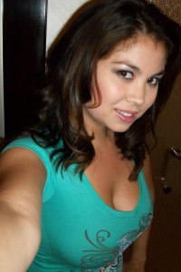 Chubby Girls: Mai loves to send naked photos to guys