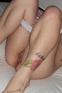 Chubby Girls: Mia shows off her chubby body in these private pictures