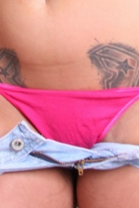 Chubby Girls: Tight jean shorts
