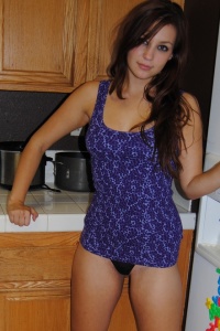 Chubby Girls: Samantha showing off a nice muffin top in the kitchen