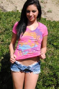 Kelly XoXo: Kelly XoXo in daisy dukes