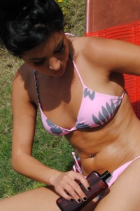 Kelly XoXo: Kelly works on her tan while naked
