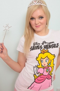 UKTeaze: Jessica is a naughty petite princess