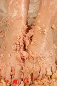 UKTeaze: Lucy smears whipped cream and pound cake on her body